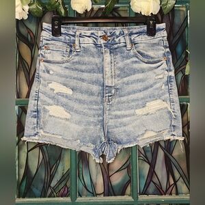 American Eagle Curvy Super Hi-Rise Shortie in Blue Light Wash size 8